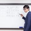 ホワイトボードに名前を書く